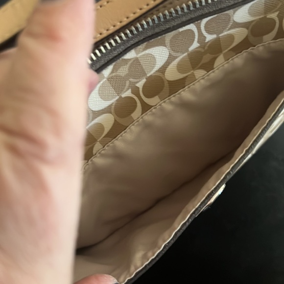 Perfect condition tan bag shoulder strap is adjustable - Picture 5 of 6